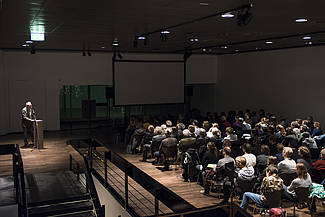 Introductory speech by Klaas Ruitenbeek, director of the Museum für Asiatische Kunst, photo: Sebastian Bolesch
