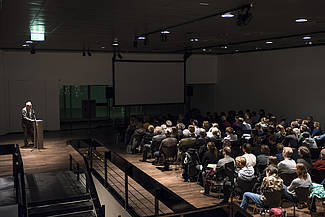 Introductory speech by Klaas Ruitenbeek, director of the Museum für Asiatische Kunst, photo: Sebastian Bolesch
